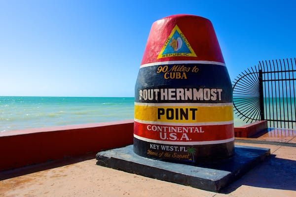 Southernmost Point johon kuuluu kyltit