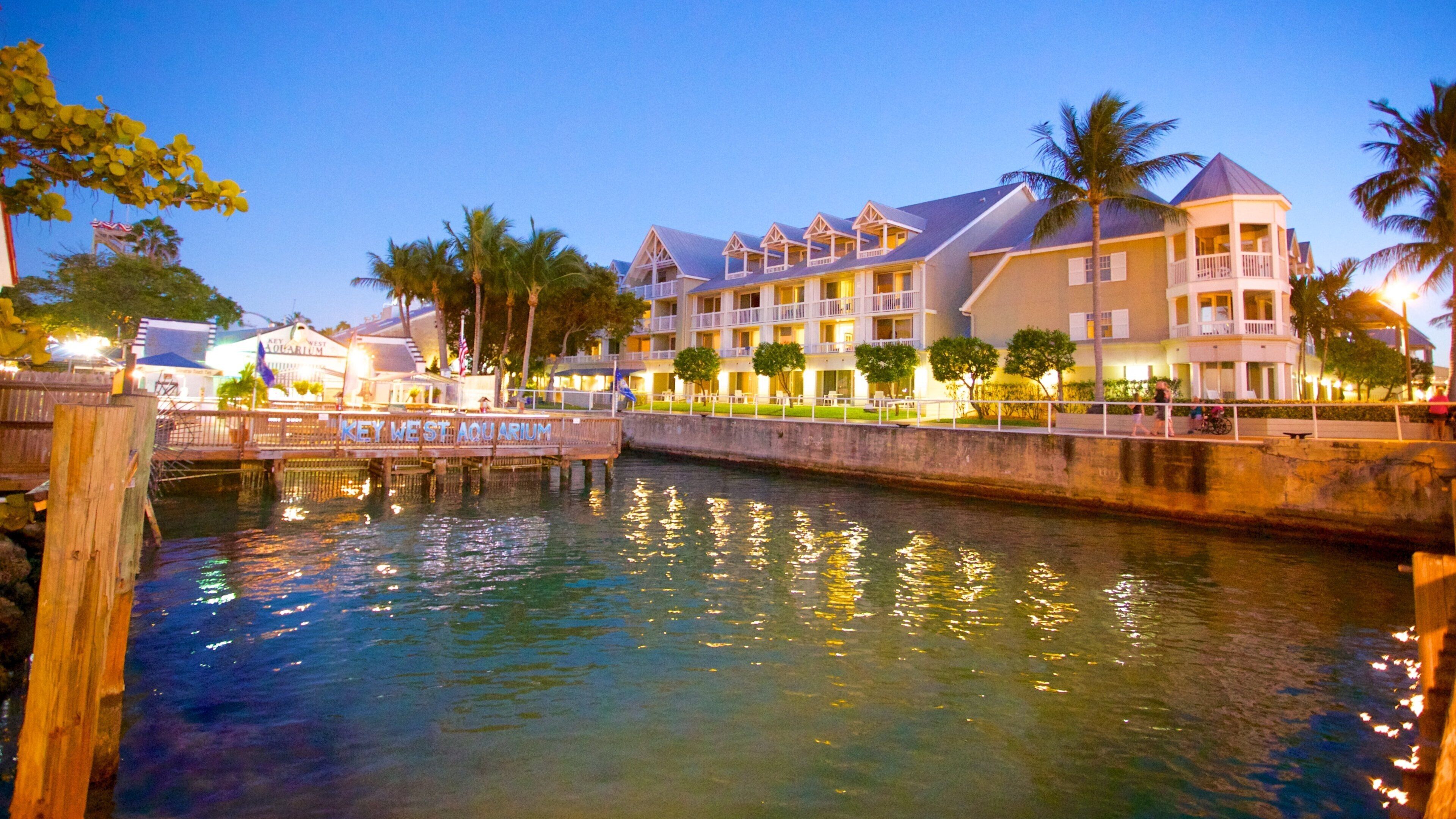 Key West Aquarium which includes marine life