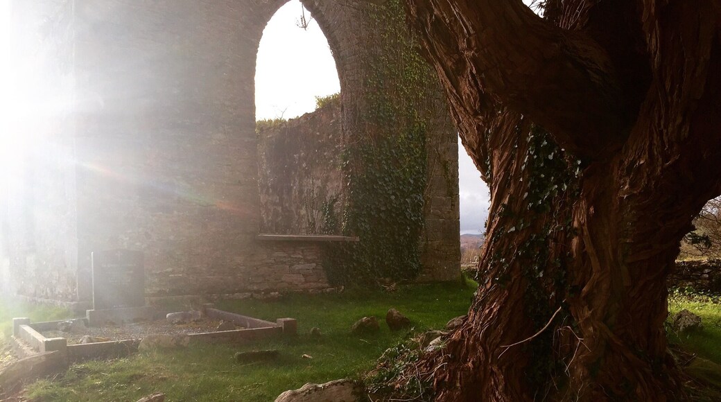 Another beautiful old church and graveyard just off a main road in Kenmare this time. The sun was setting in just the right place. #goldenhour