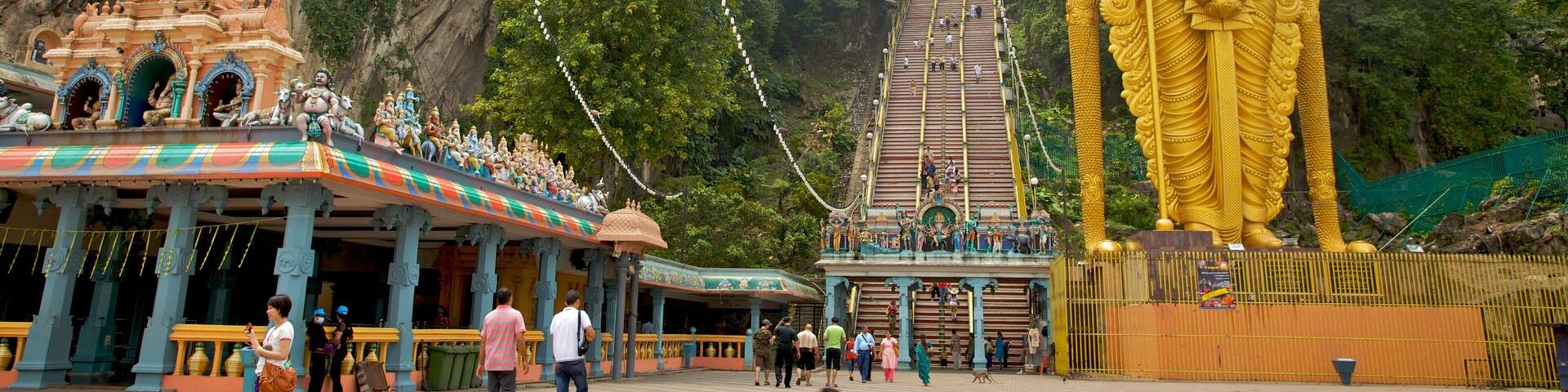Batu Caves showing heritage architecture and mountains