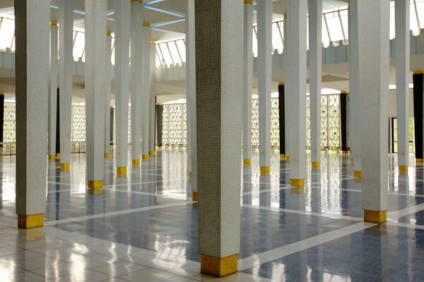 マスジッド・ネガラ どの含み 屋内の眺め, モスク と 宗教名所