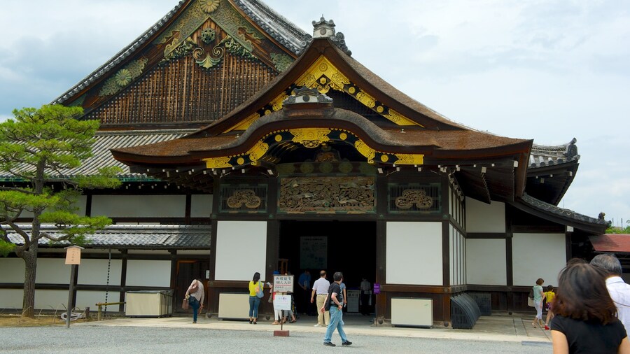 Nijo Castle featuring heritage architecture and a castle