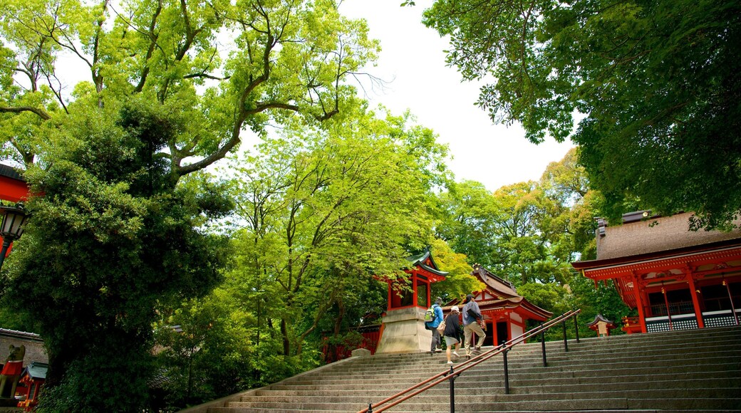 Templo Fushimi Inari mostrando un templo o lugar de culto y aspectos religiosos