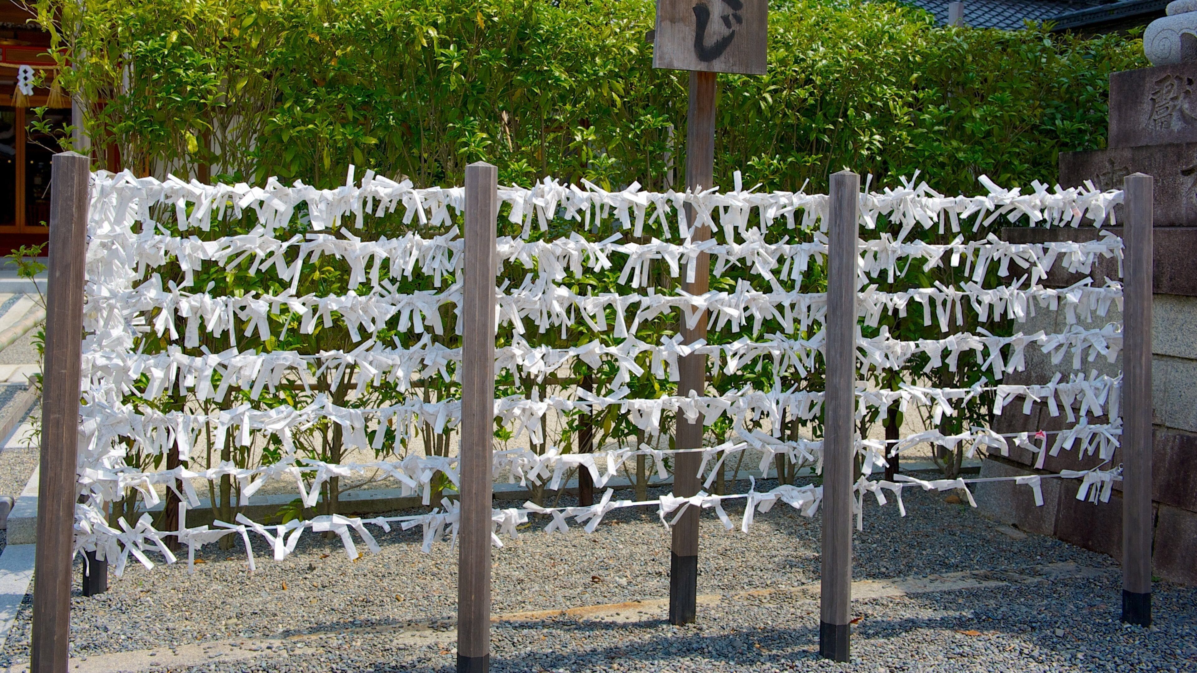 伏見稲荷大社 フィーチャー 寺院あるいは礼拝所 と 宗教名所