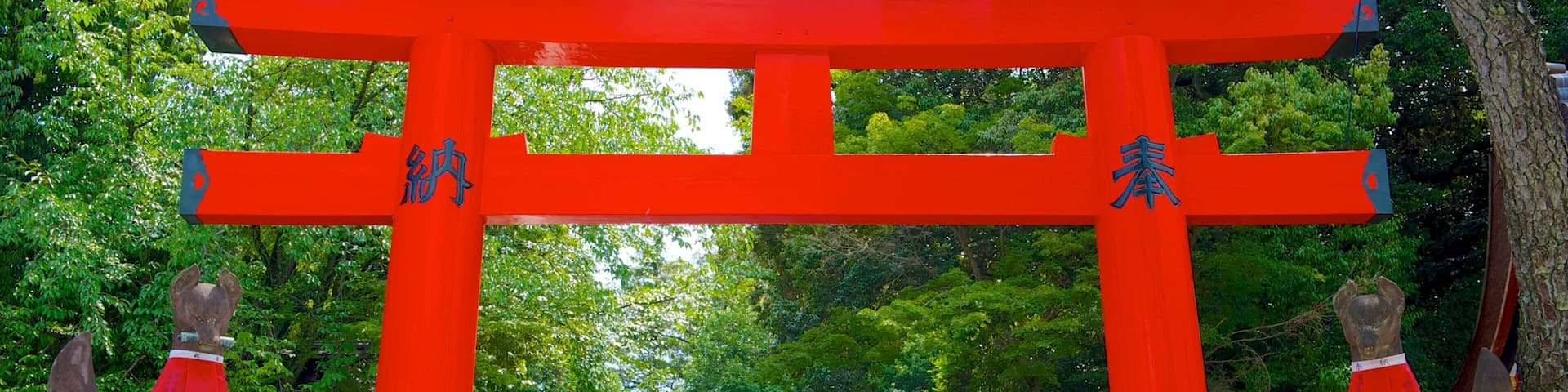 伏見稻荷大社 设有 宗教元素 和 寺廟或宗教聖地