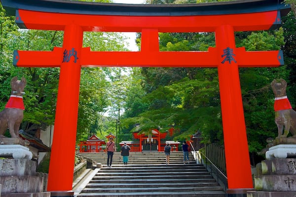 Sanctuaire Fushimi Inari-taisha qui includes temple ou lieu de culte et aspects religieux