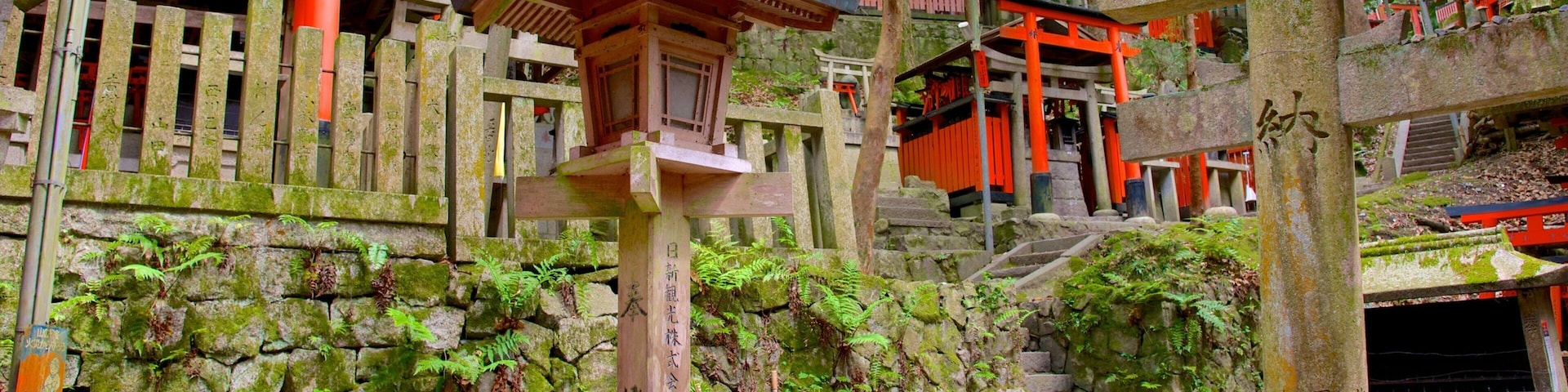 伏見稲荷大社 フィーチャー 遺跡, 寺院あるいは礼拝所 と 記念碑