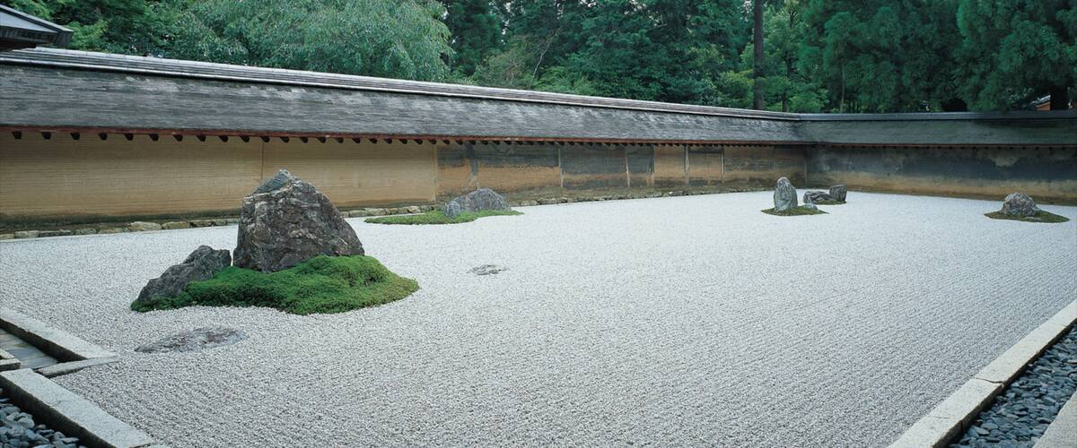 Ryoanji Temple showing a temple or place of worship and religious elements