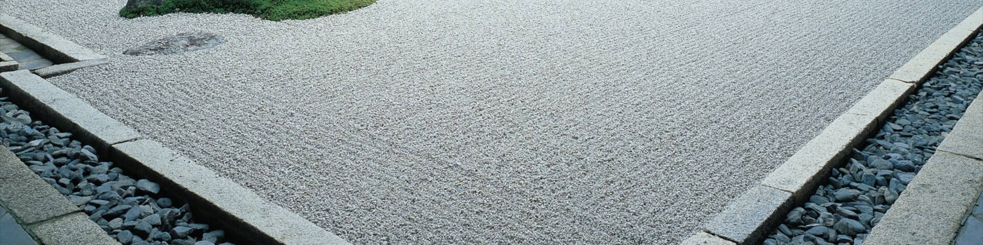 Ryoanji Temple showing a temple or place of worship and religious elements