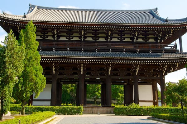 Temple Tōfuku-ji montrant éléments religieux, patrimoine architectural et temple ou lieu de culte