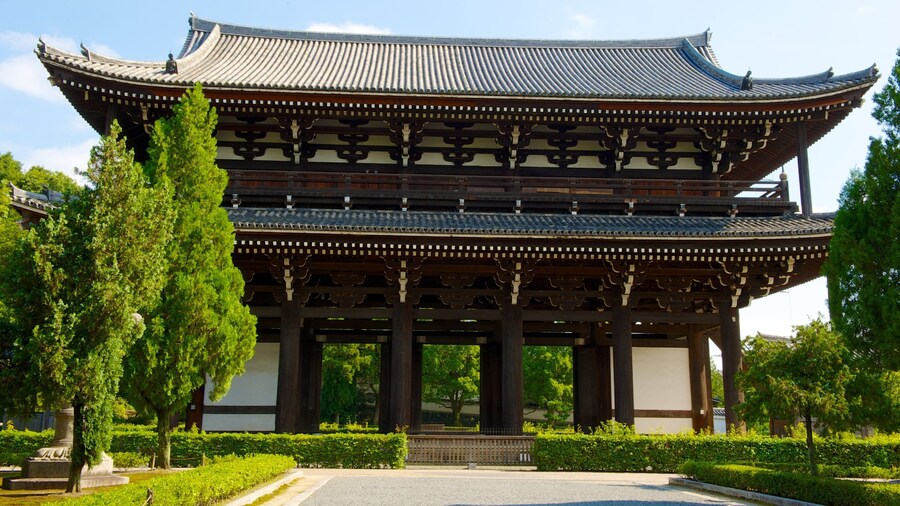 Tofukuji Temple which includes religious aspects, a temple or place of worship and heritage architecture