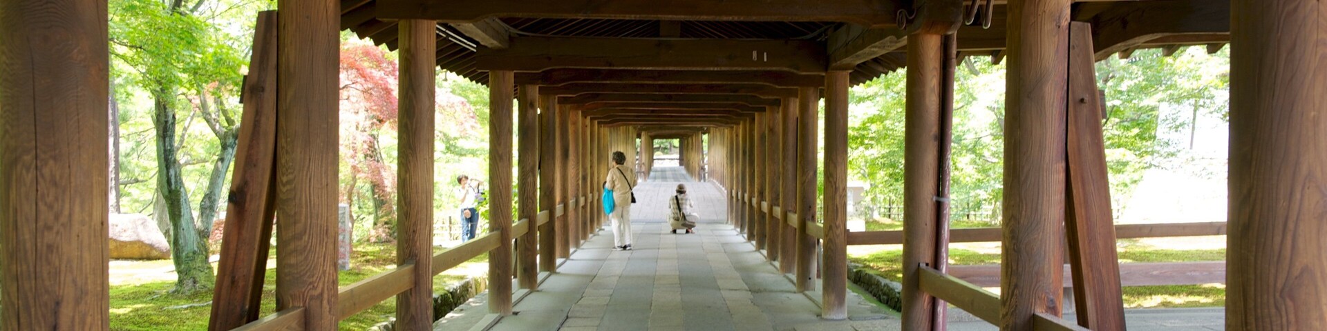 Tofuku-ji Temple featuring a temple or place of worship and religious aspects