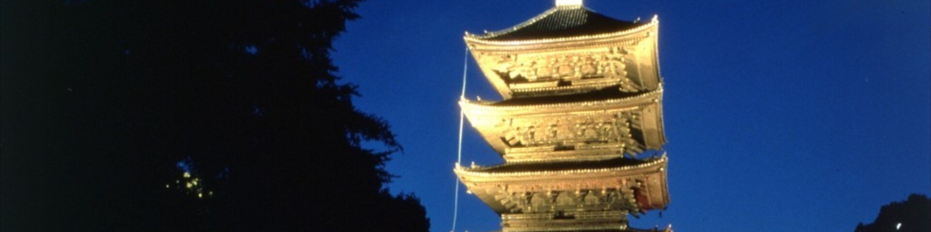 Toji-Tempel mit einem bei Nacht und Tempel oder Andachtsstätte