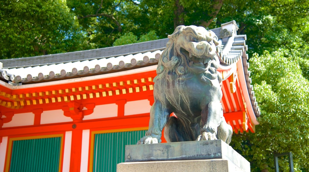 Yasaka Shrine featuring a statue or sculpture and religious elements