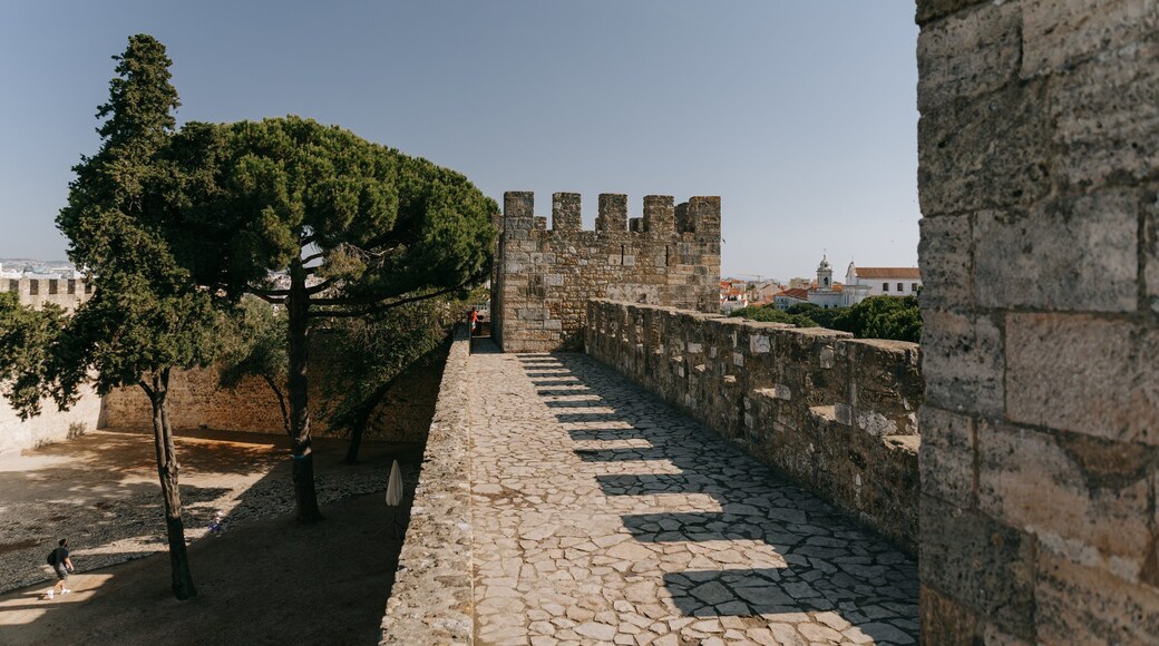 Castle of São Jorge featuring a castle