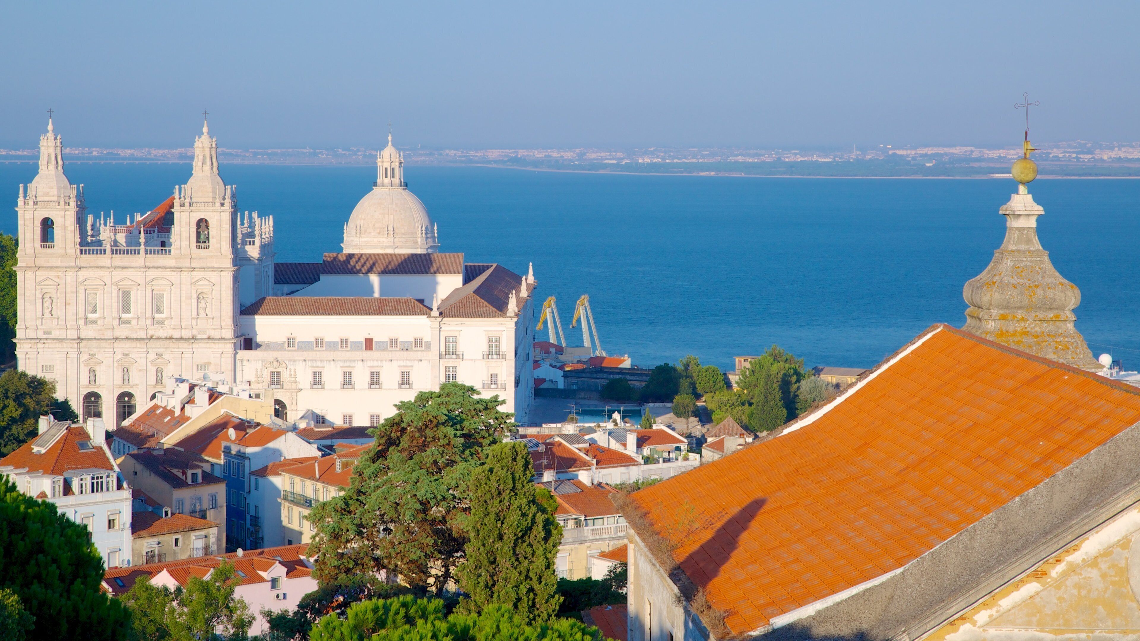 Castle of Sao Jorge showing heritage architecture, general coastal views and a coastal town