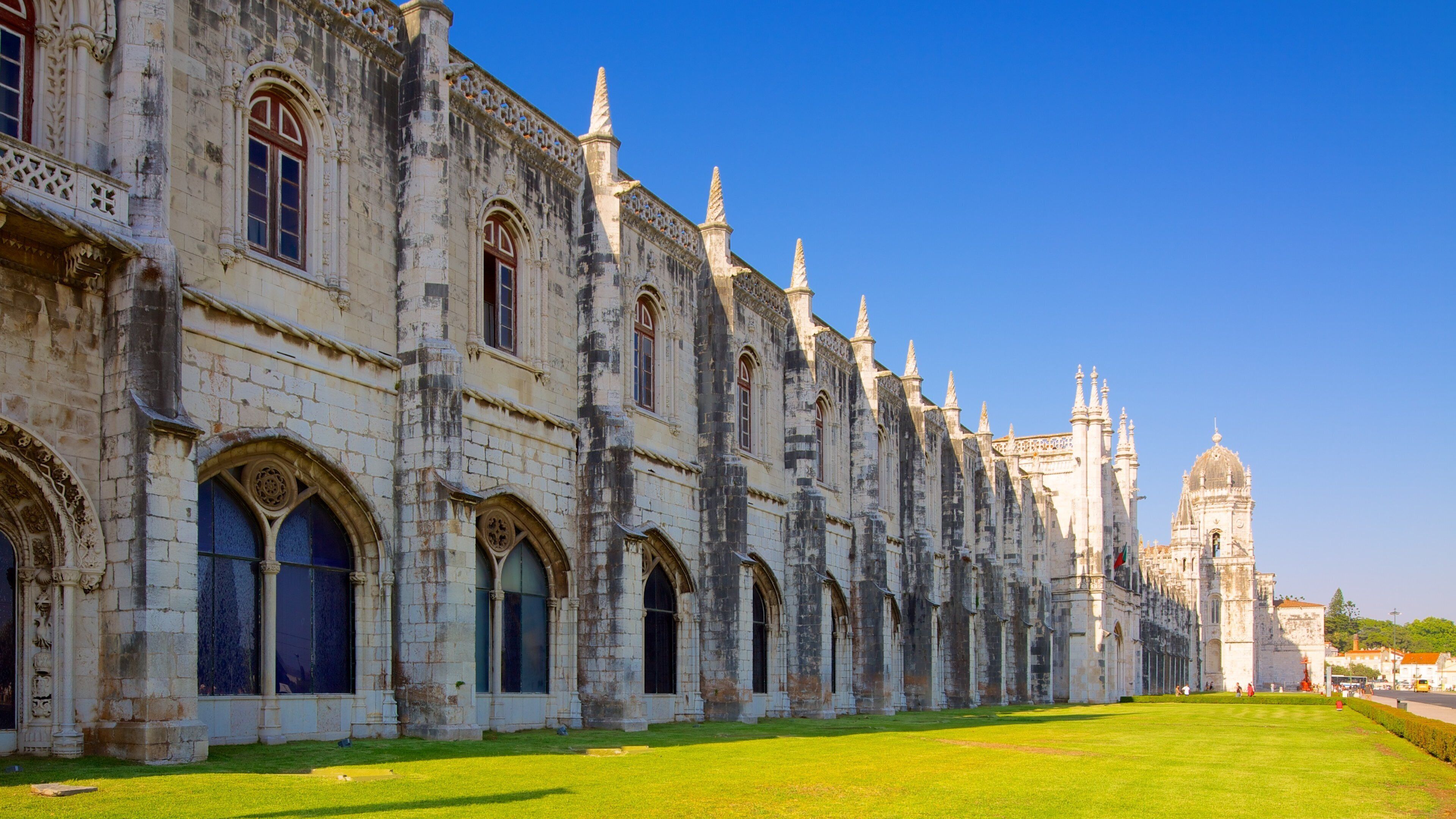 Maritime Museum which includes heritage architecture and a church or cathedral