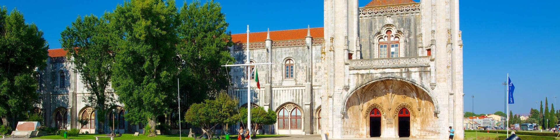 Maritime Museum which includes heritage architecture and a church or cathedral