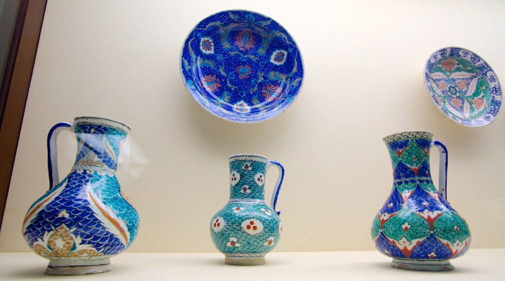 Musée Calouste Gulbenkian montrant art et vues intérieures