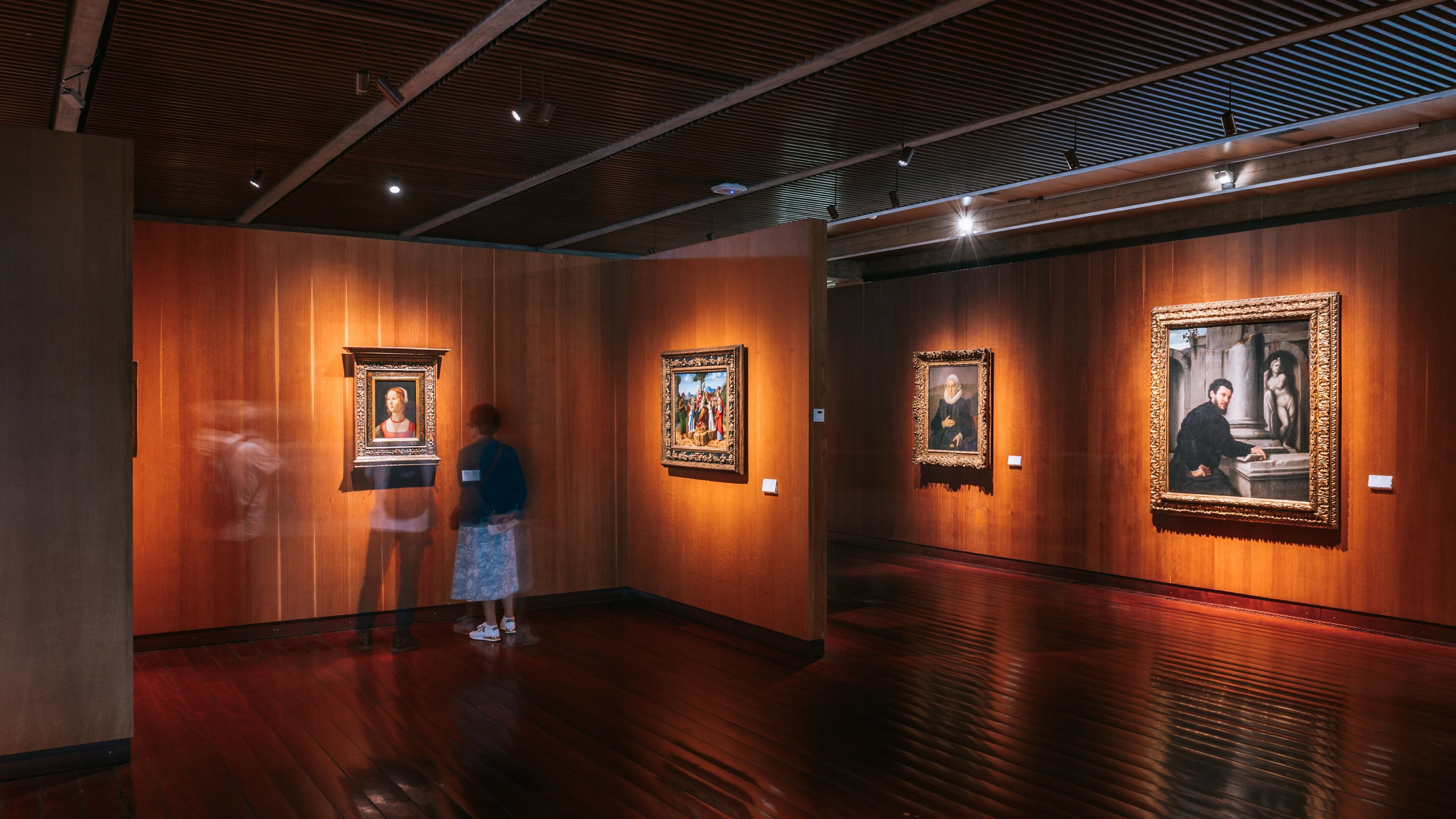 Gulbenkian Museum which includes interior views and heritage elements