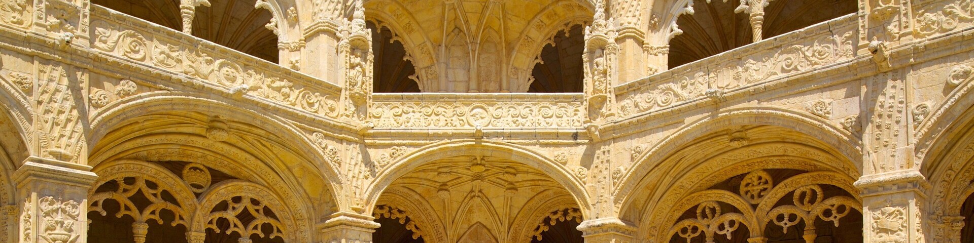 Jeronimos Monastery which includes a church or cathedral and heritage architecture