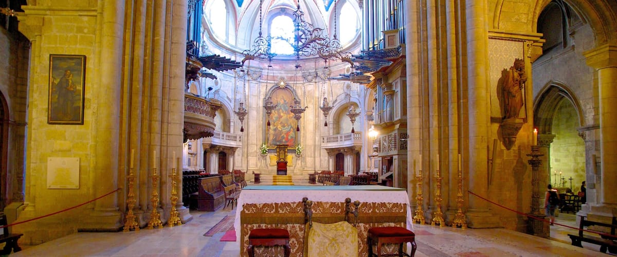 Cathédrale de Lisbonne qui includes église ou cathédrale, aspects religieux et patrimoine architectural
