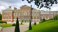 Kensington Palace que incluye arquitectura patrimonial, un jardín y palacio