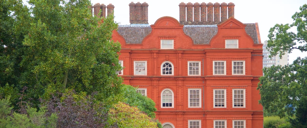 Kew Palace which includes château or palace, heritage elements and heritage architecture