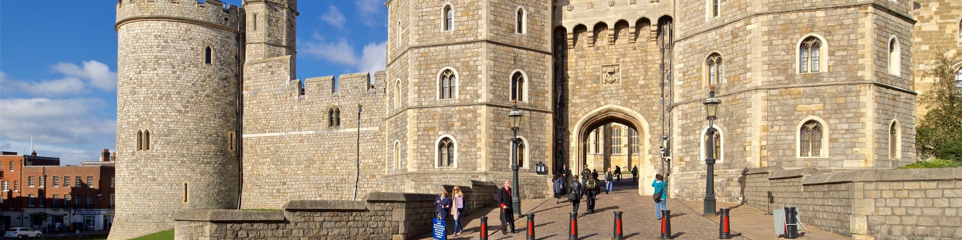 Windsor Castle which includes heritage architecture and château or palace
