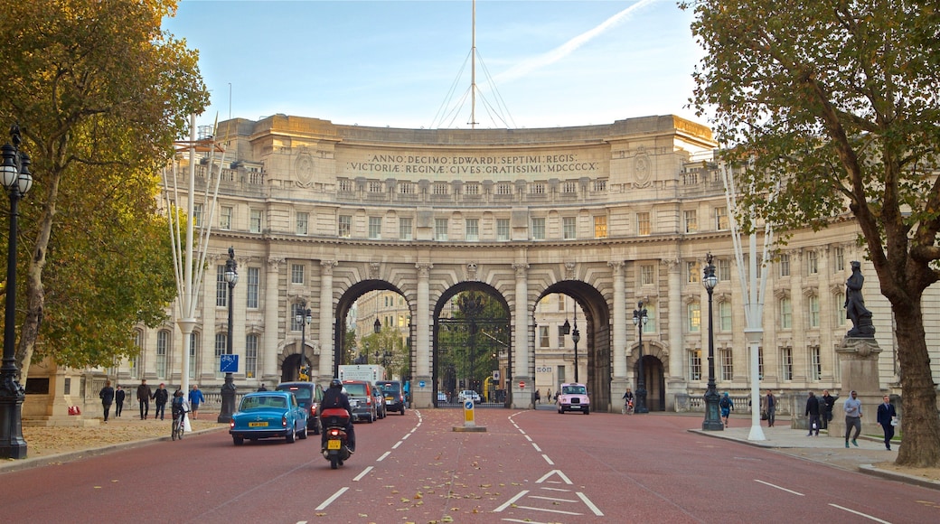 Admiralty Arch which includes heritage architecture