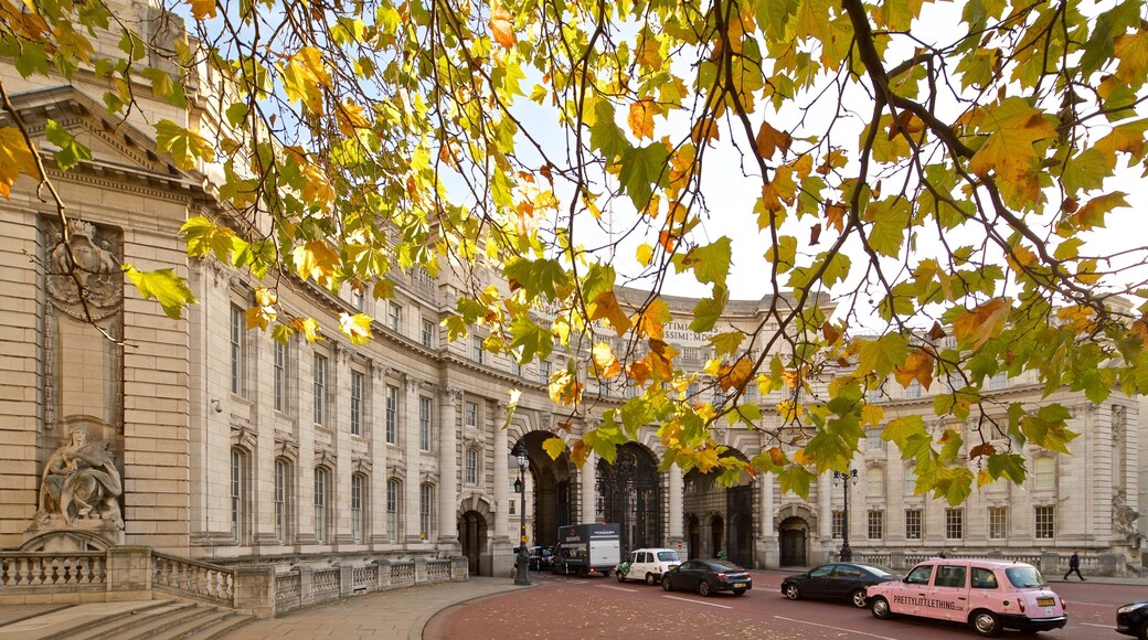 Admiralty Arch which includes heritage architecture