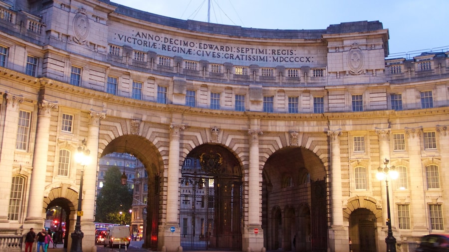 The Mall showing heritage architecture, signage and heritage elements