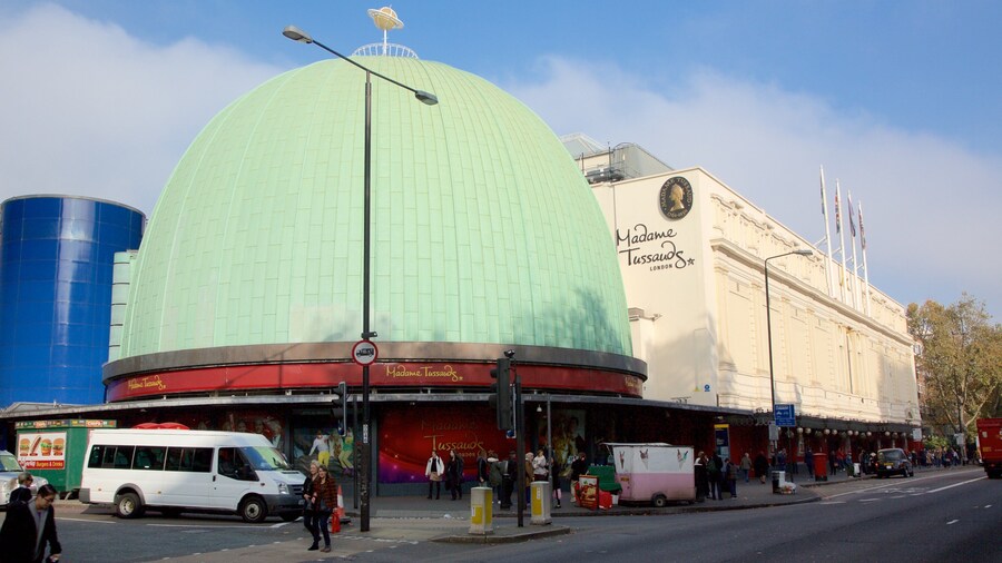 Madame Tussaud\'s Wax Museum showing street scenes
