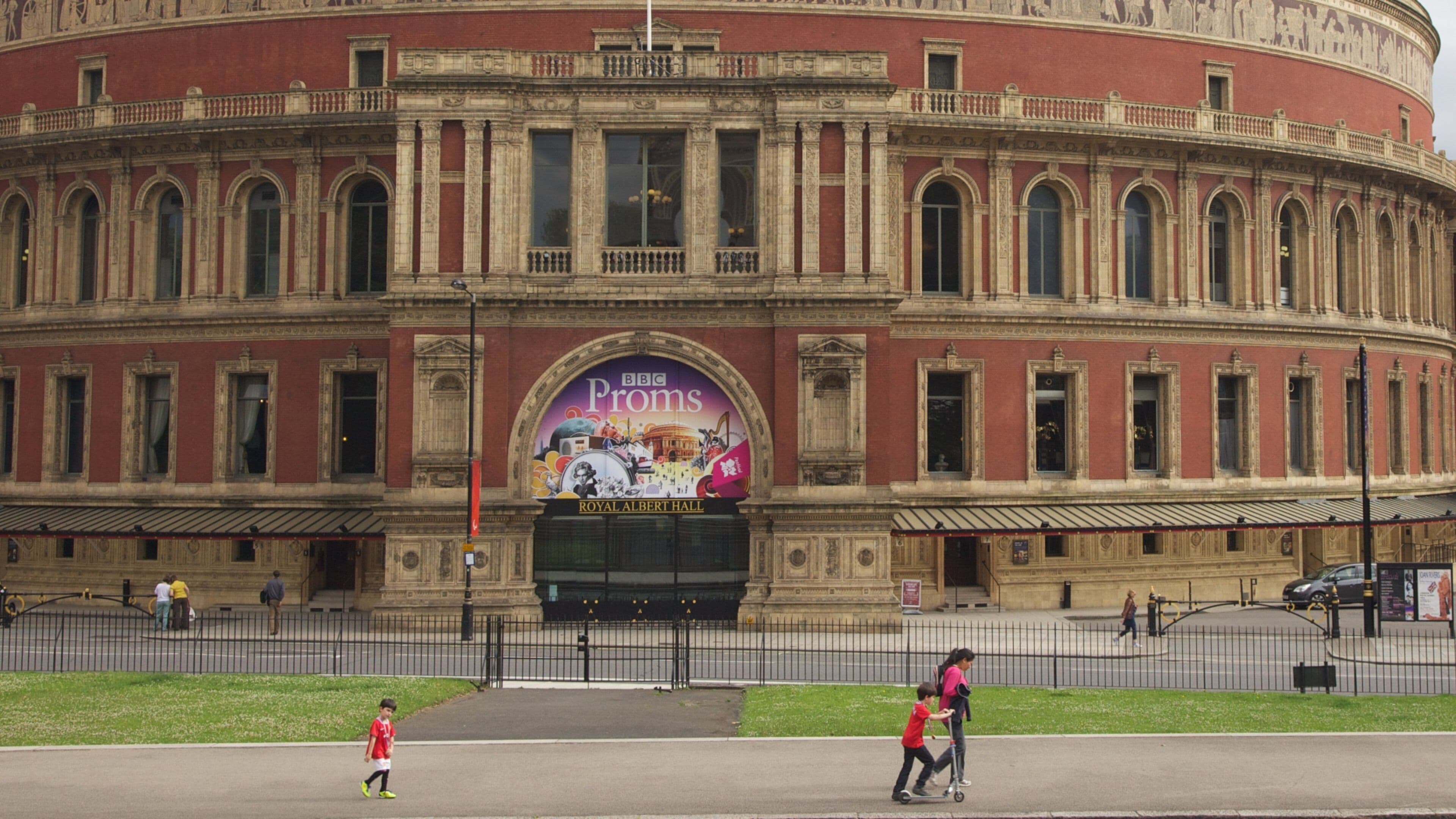 Royal Albert Hall showing heritage architecture and a city