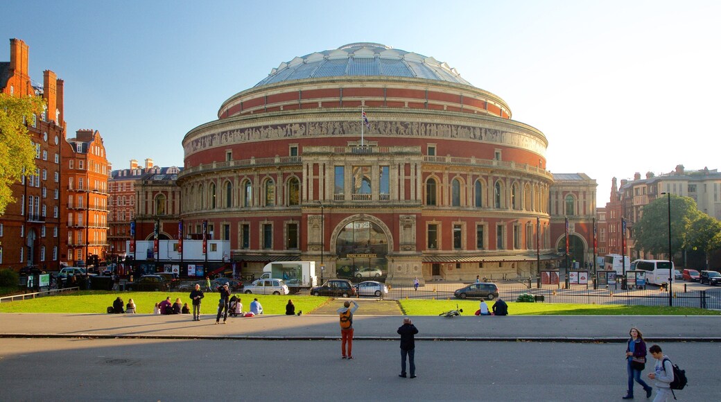 Royal Albert Hall showing theatre scenes, street scenes and heritage architecture