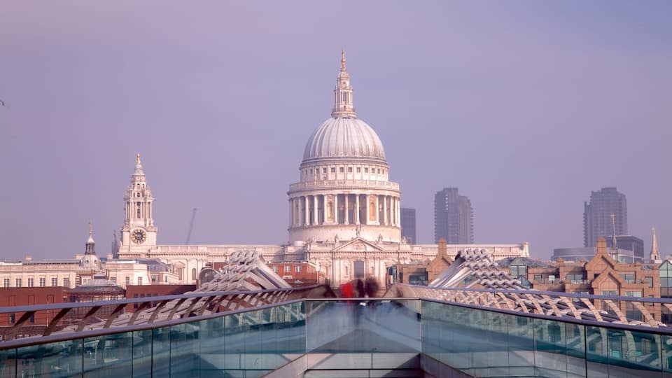 St. Paul\'s Cathedral og byder på en by og en kirke eller en katedral