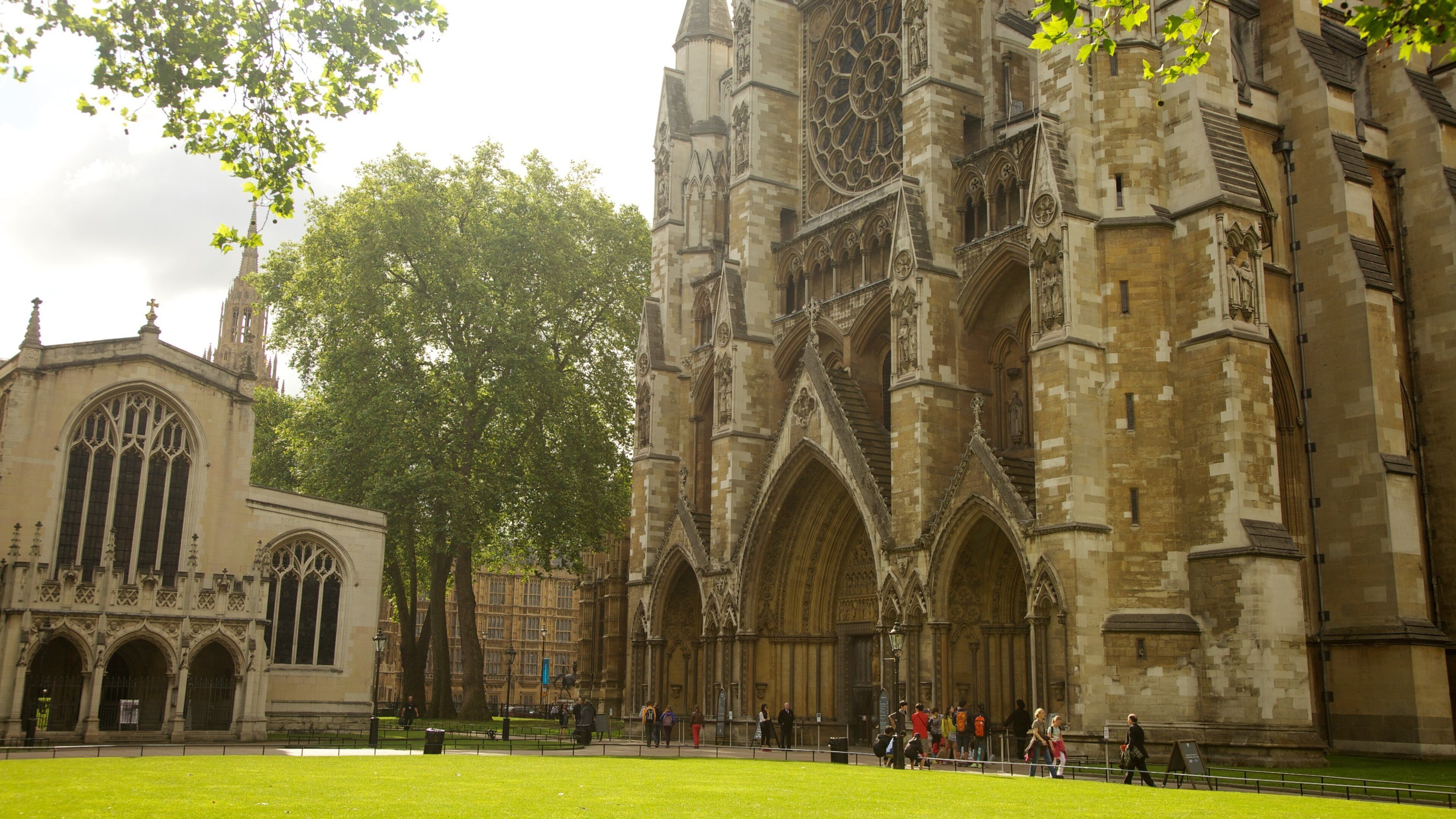 Westminster Abbey fasiliteter samt by, kirke eller katedral og religion