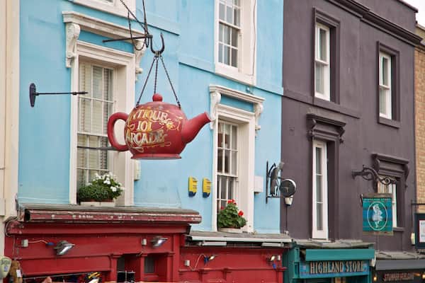 Portobello Road Market which includes outdoor art