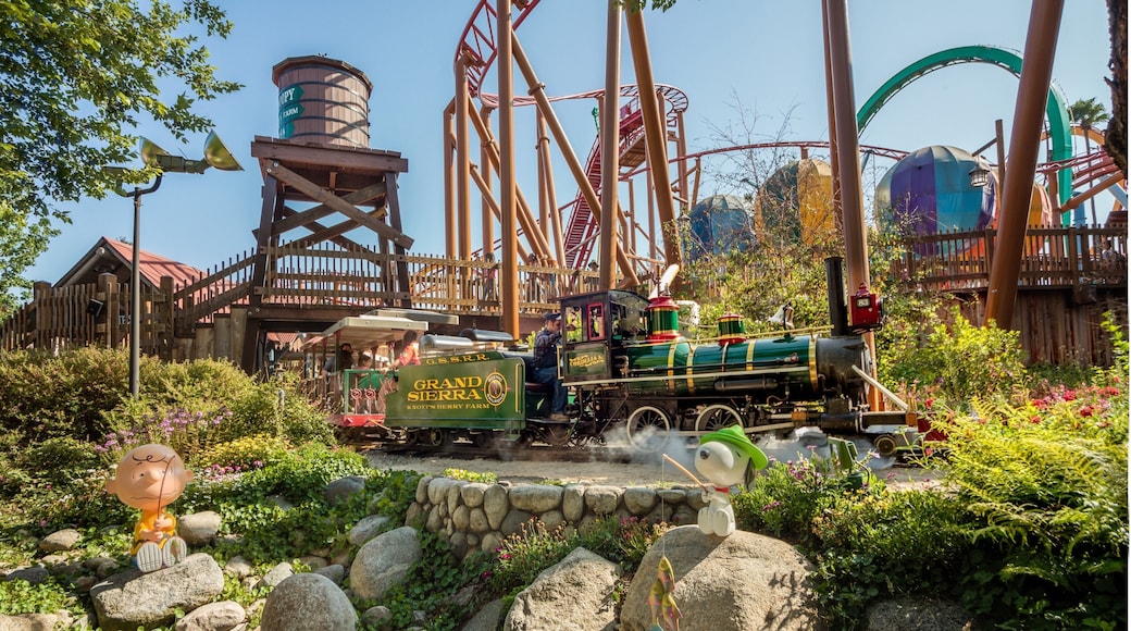 Knott\'s Berry Farm featuring railway items and rides