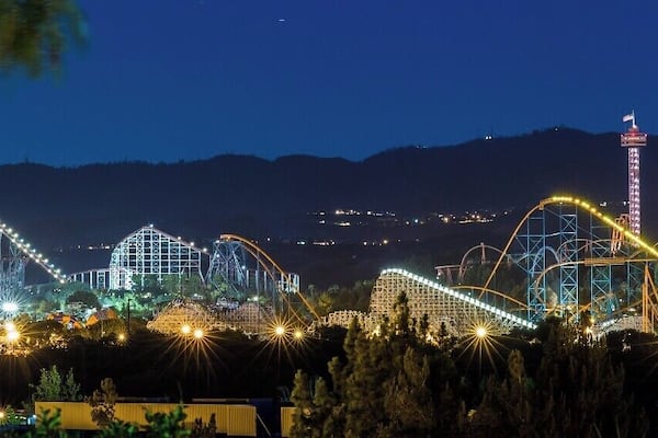 Magic Mountain gleams on a hot summer night.
#TroveOn
#StunningStructures
#FindingtheUniverse
#UrbanJungle