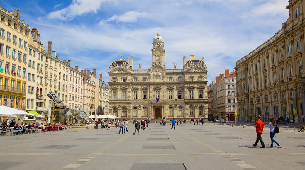 Hôtel de Ville de Lyon featuring heritage architecture, an administrative buidling and a square or plaza
