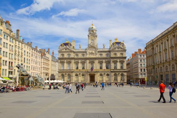 Hôtel de Ville de Lyon featuring heritage architecture, an administrative buidling and a square or plaza
