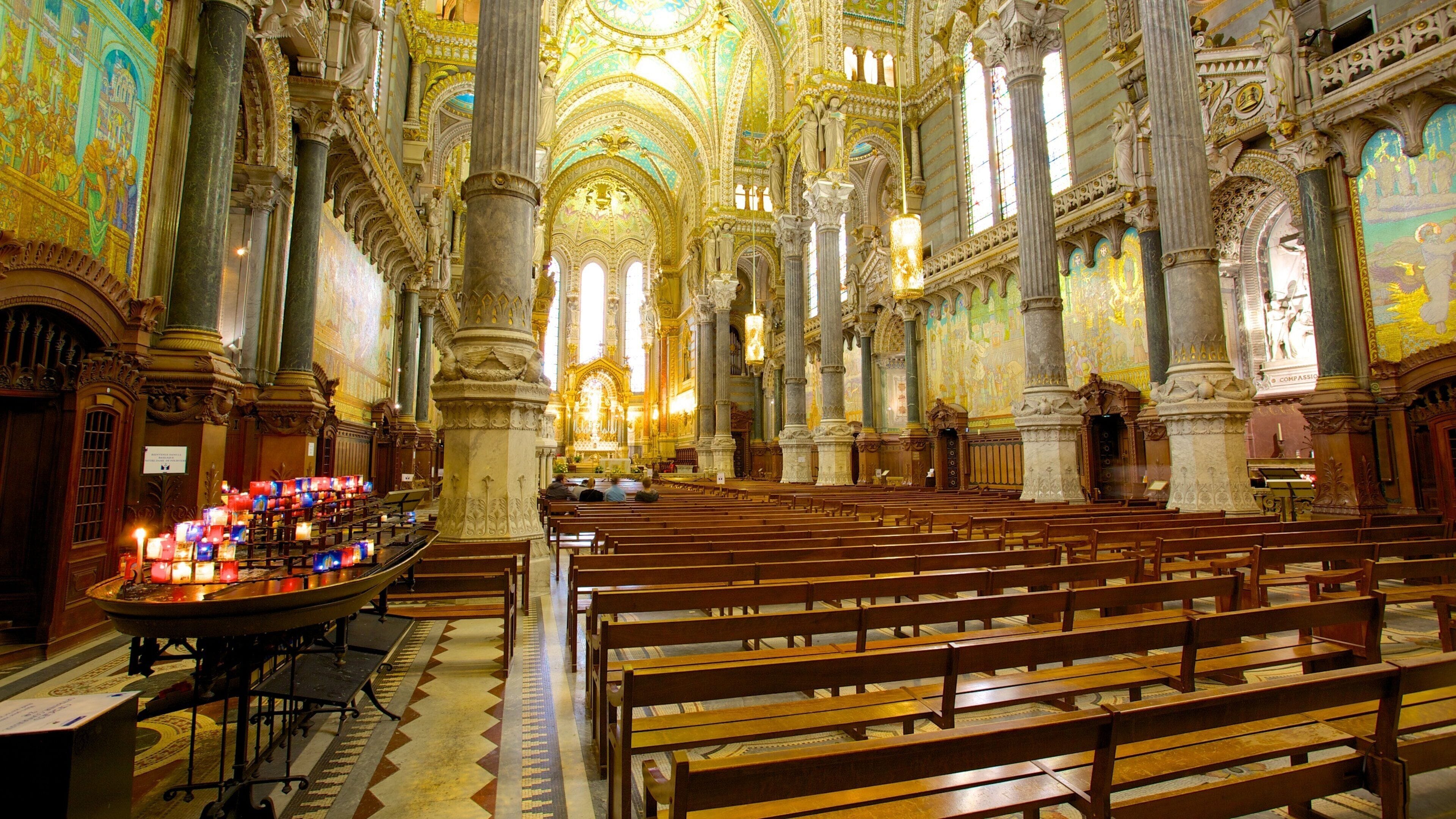 Notre Dame Basilica which includes religious aspects, a church or cathedral and heritage architecture