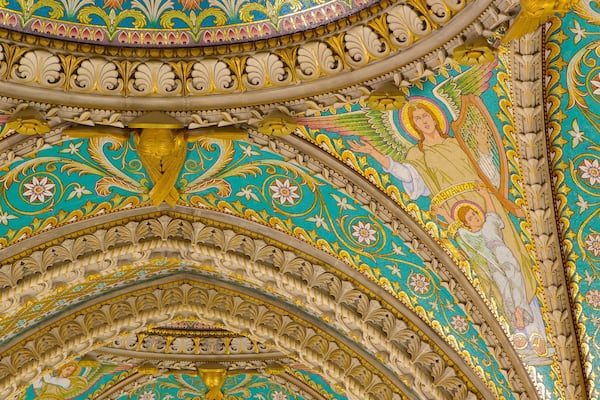 Basilika Notre-Dame welches beinhaltet Kirche oder Kathedrale, religiöse Aspekte und Innenansichten