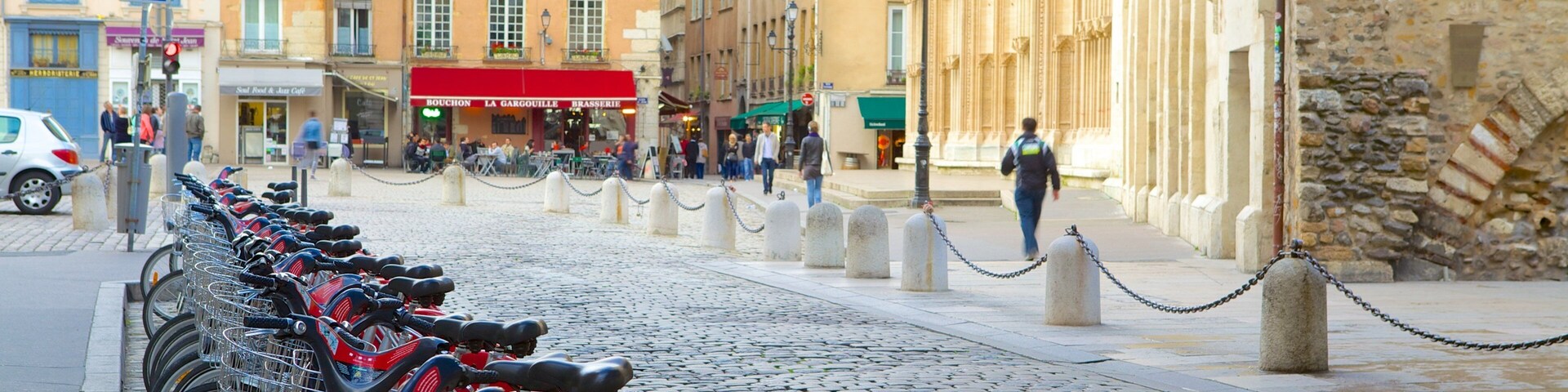 St. Jean Cathedral featuring street scenes and heritage architecture