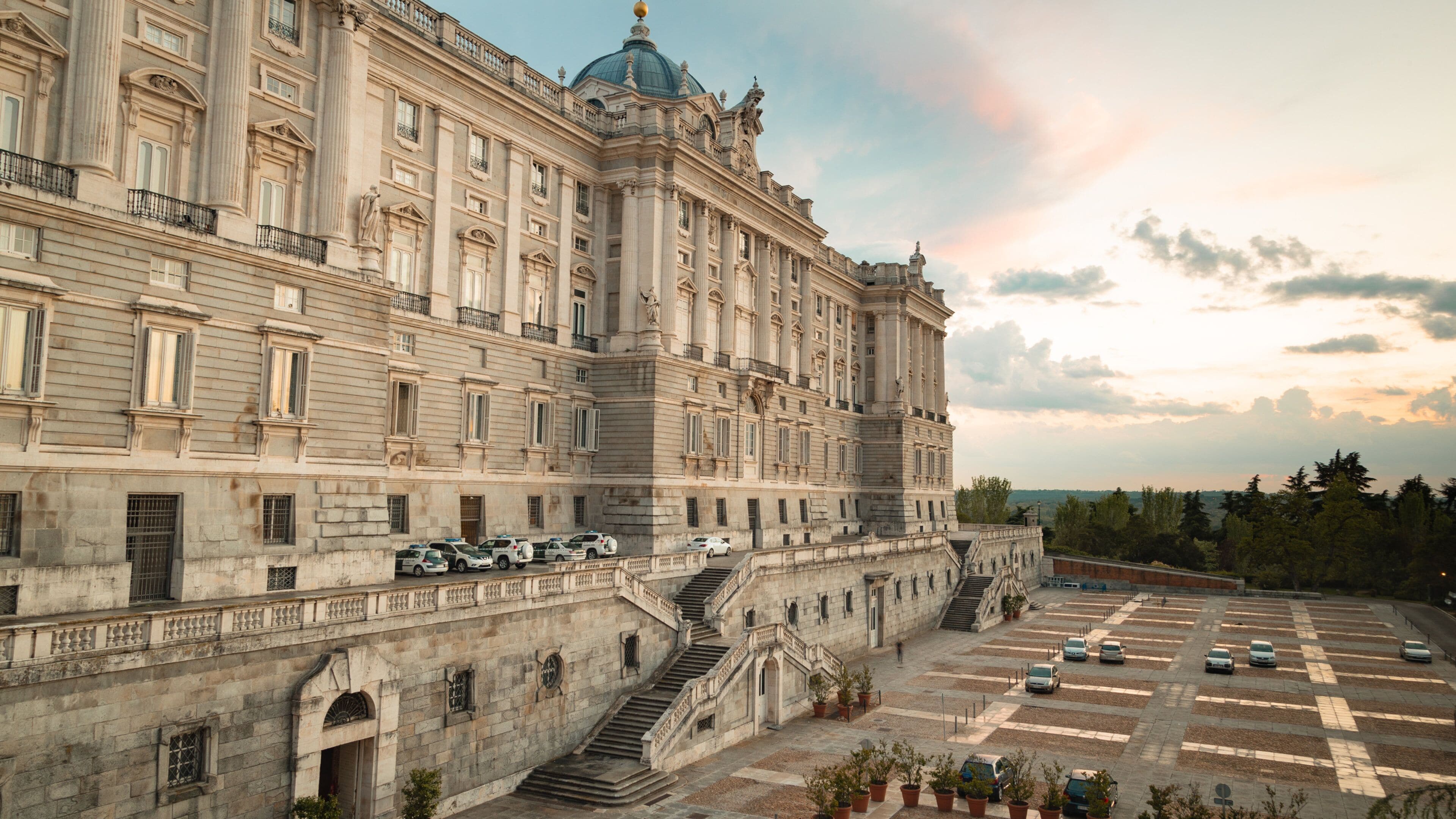 Royal Palace showing heritage architecture, a sunset and chateau or palace