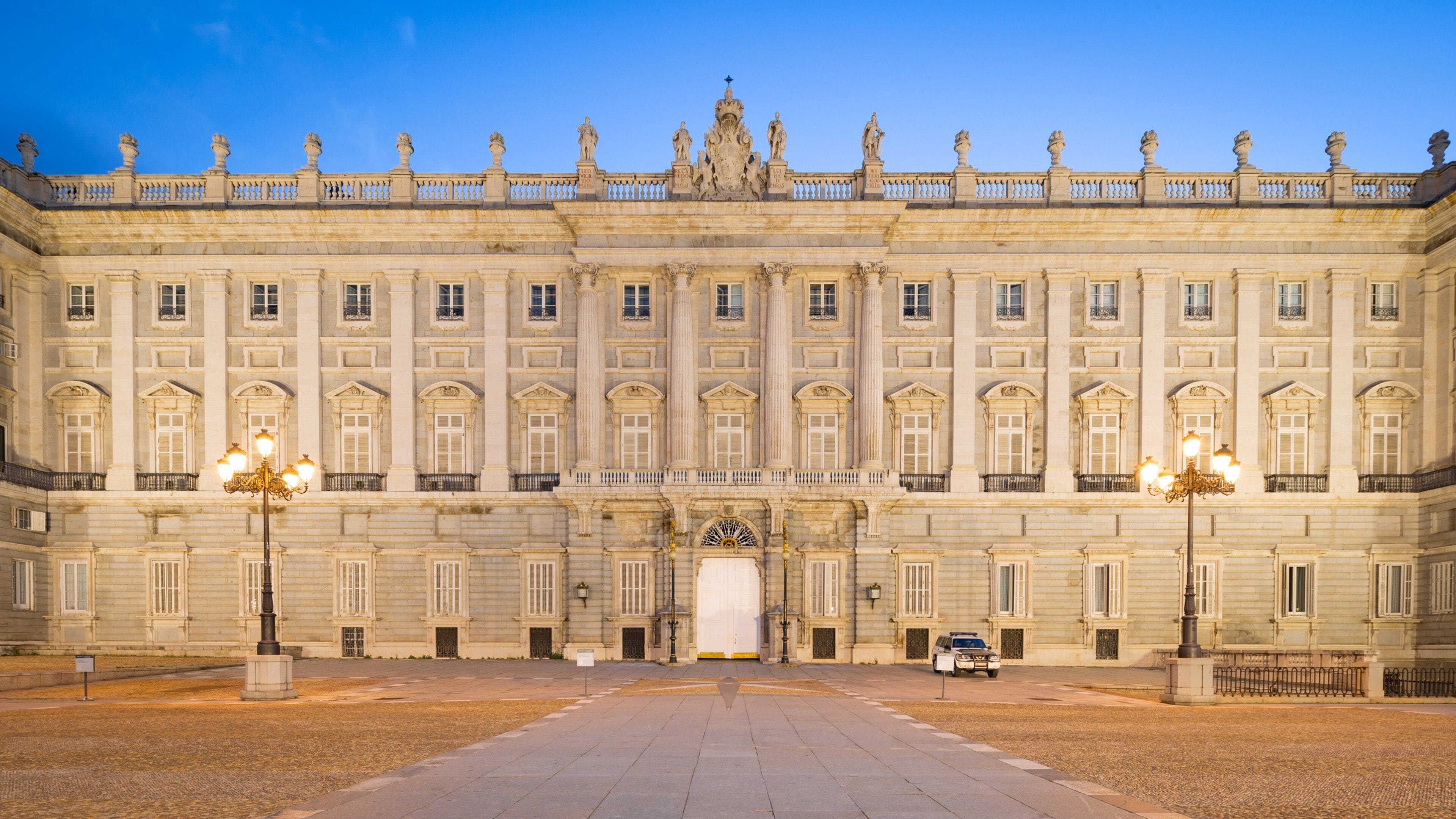 Royal Palace showing heritage architecture, night scenes and a castle