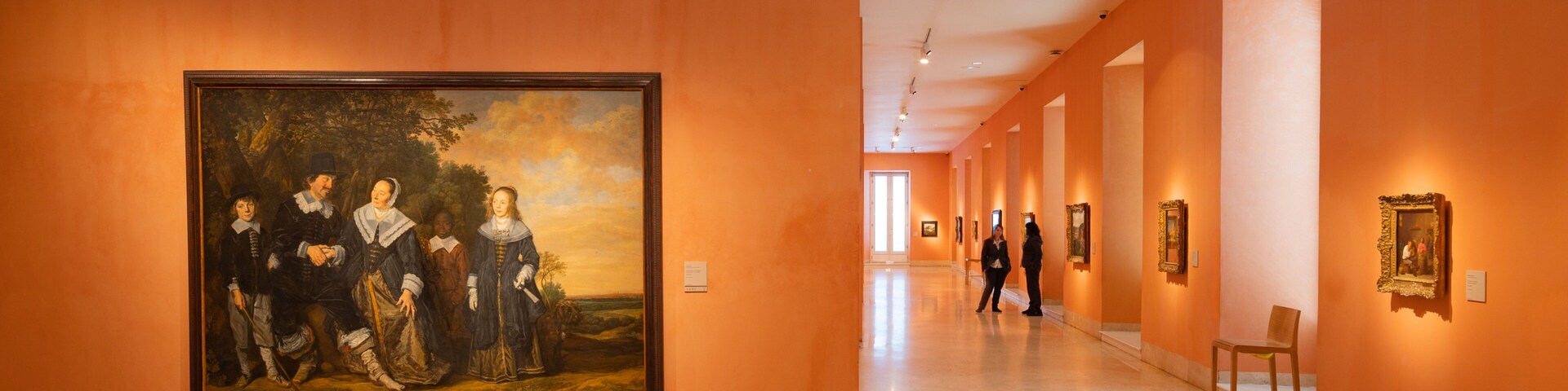 Thyssen-Bornemisza Museum showing art and interior views