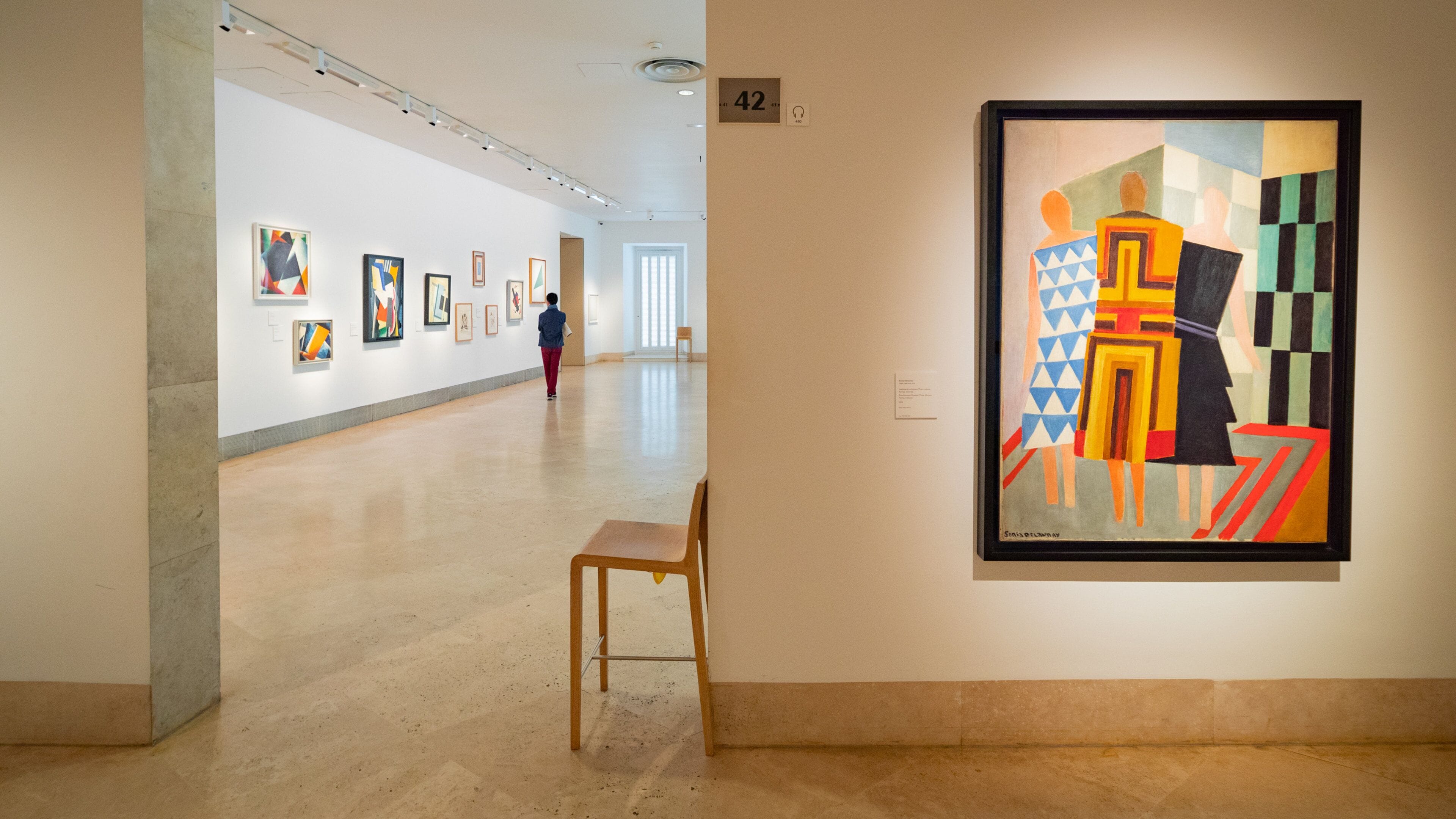 Thyssen-Bornemisza Museum showing art and interior views