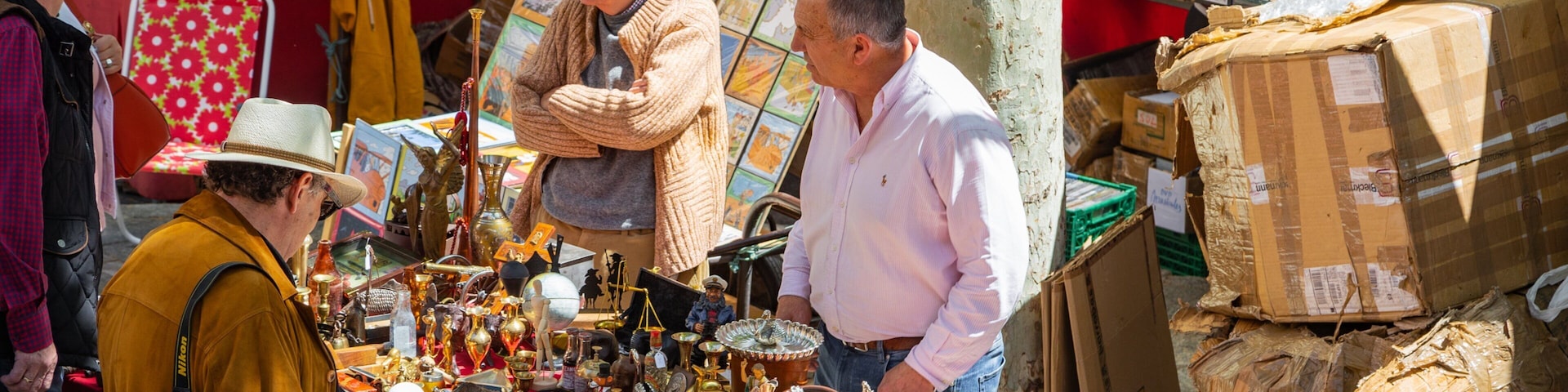 El Rastro which includes markets as well as a small group of people